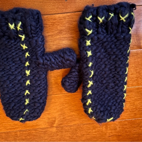 Free People All Tous Mittens OS - Picture 2 of 7